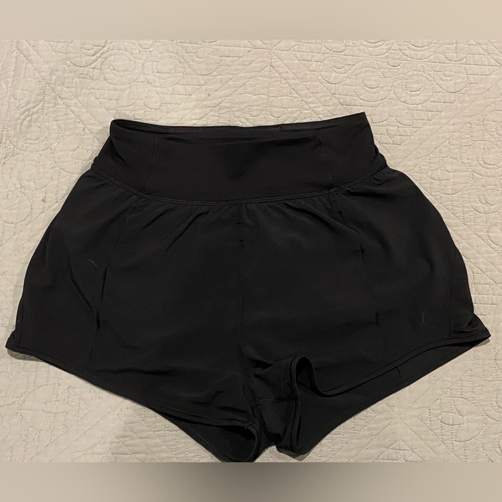 RARE!! Lululemon size 4 SHR Lean In shorts